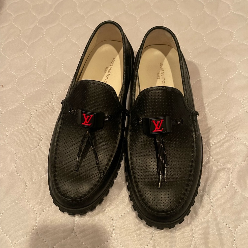 LV shoes used only 2 times use goo condición